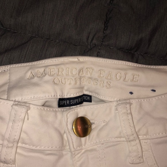 American Eagle super stretch white jeans - Picture 2 of 3